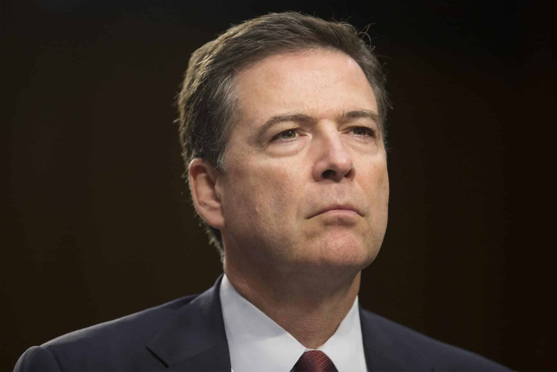 Fotografía de archivo donde aparece el exdirector del FBI, James Comey. EFE/MICHAEL REYNOLDS