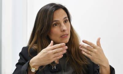 Fotografía del 16 de octubre de 2025 de la investigadora Helena Urán Bidegain hablando durante una entrevista con EFE, en Bogotá (Colombia). EFE/ Mauricio Dueñas Castañeda