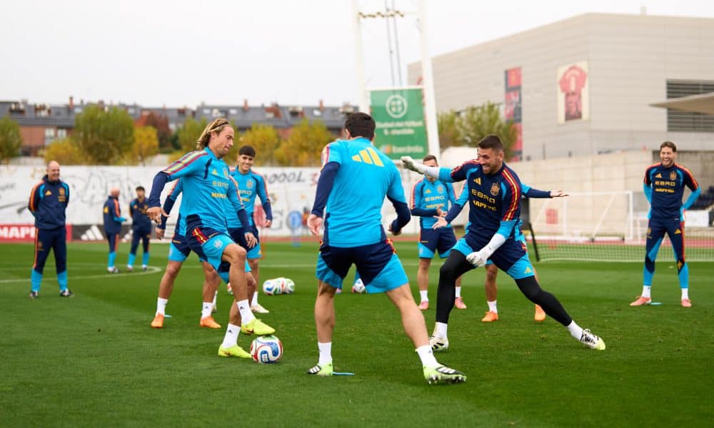 La selección española de fútbol entrena en la Ciudad del Fútbol de Las Rozas este jueves para preparar sus próximos partidos de clasificación para el Mundial 2026. EFE/ Ángel Martínez/RFEF *SOLO USO EDITORIAL*