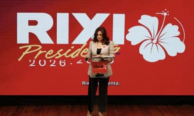 La candidata a la Presidencia de Honduras por el Partido Libertad y Refundación (Libre), Rixi Moncada, habla durante una rueda de prensa este sábado, en Tegucigalpa (Honduras). EFE/ Gustavo Amador