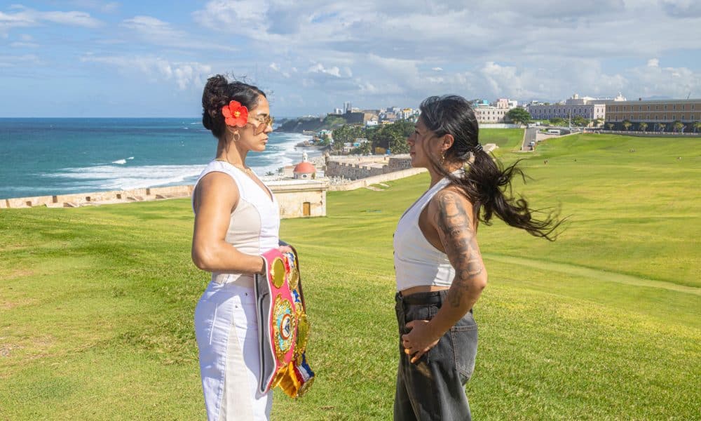 Fotografía cedida por Most Valuable Promotions de la puertorriqueña Amanda Serrano (i) y la mexicana Erika Cruz durante una sesión de fotos este viernes, en San Juan (Puerto Rico). EFE/Victor Planas/Most Valuable Promotions /SOLO USO EDITORIAL /NO VENTAS /SOLO DISPONIBLE PARA ILUSTRAR LA NOTICIA QUE ACOMPAÑA /CRÉDITO OBLIGATORIO