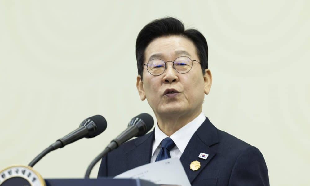 El presidente surcoreano Lee Jae Myung habla durante una conferencia de prensa para el foro de Cooperación Económica Asia-Pacífico (APEC) de Corea del Sur, en Gyeongju, Corea del Sur. EFE/EPA/JEON HEON-KYUN