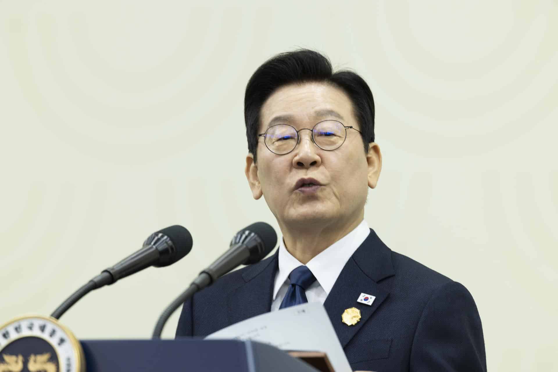 El presidente surcoreano Lee Jae Myung habla durante una conferencia de prensa para el foro de Cooperación Económica Asia-Pacífico (APEC) de Corea del Sur, en Gyeongju, Corea del Sur. EFE/EPA/JEON HEON-KYUN