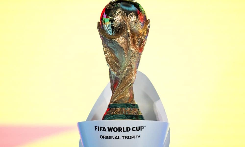 Trofeo de la Copa del Mundo durante el sorteo de la repesca para el Mundial 2026 en Zurich el pasado día 20 de noviembre. EFE/EPA/CLAUDIO THOMA