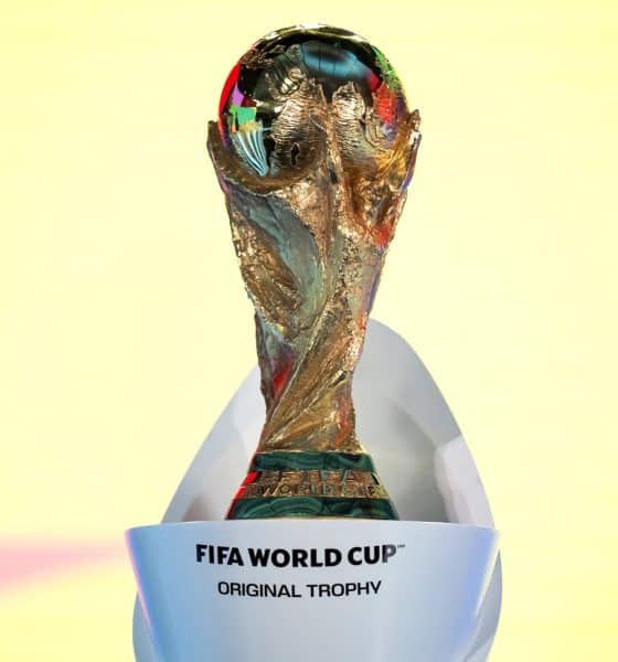 Trofeo de la Copa del Mundo durante el sorteo de la repesca para el Mundial 2026 en Zurich el pasado día 20 de noviembre. EFE/EPA/CLAUDIO THOMA