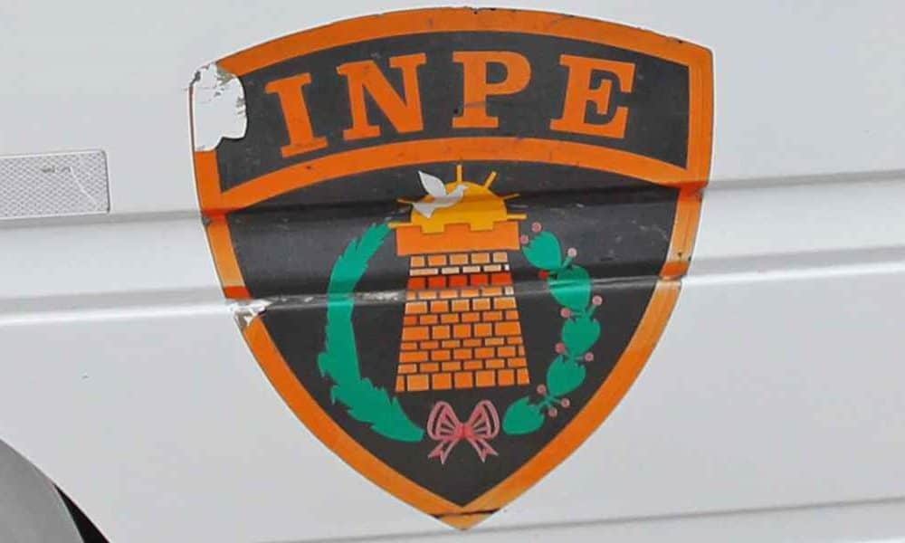 Fotografía de archivo del escudo del Instituto Nacional Penitenciario de Perú (INPE), en Lima (Perú). EFE/Paolo Aguilar