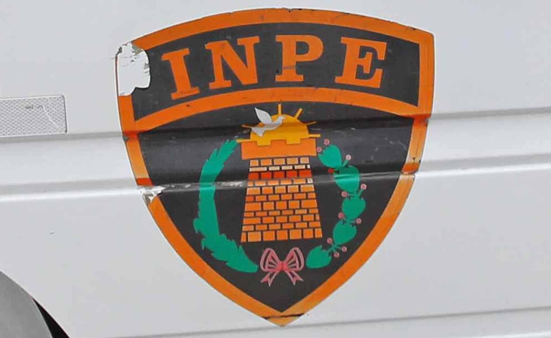 Fotografía de archivo del escudo del Instituto Nacional Penitenciario de Perú (INPE), en Lima (Perú). EFE/Paolo Aguilar