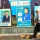Un hombre pasa por una calle de Bagdad con carteles electorales. Irak celebra elecciones generales del 11 de noviembre, en las que los principales bloques chiíes, suníes y kurdos volverán a competir por los 329 escaños del Parlamento, así como por las jefaturas del Estado, Gobierno y de la propia cámara. EFE/EPA/CEERWAN AZIZ