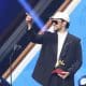 El cantante puertorriqueño Bad Bunny celebra luego de ganar el Latin Grammy a Mejor Álbum de música urbana este jueves, en Las Vegas (Estados Unidos). EFE/ Octavio Guzmán
