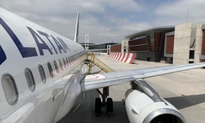Fotografía de archivo de un avión de la aerolínea Latam Airlines. EFE/ Javier Martín