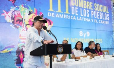Fotografía cedida por la Presidencia de Colombia del mandatario Gustavo Petro hablando este sábado en Santa Marta (Colombia). EFE/ Presidencia de Colombia