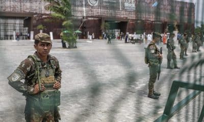 Integrantes de las Fuerzas Armadas de Brasil fueron captados el pasado 13 de noviembre al custodiar la entrada al Hangar de Exposiciones, sede de la COP30, en Belém (Brasil). EFE/Fraga Alves