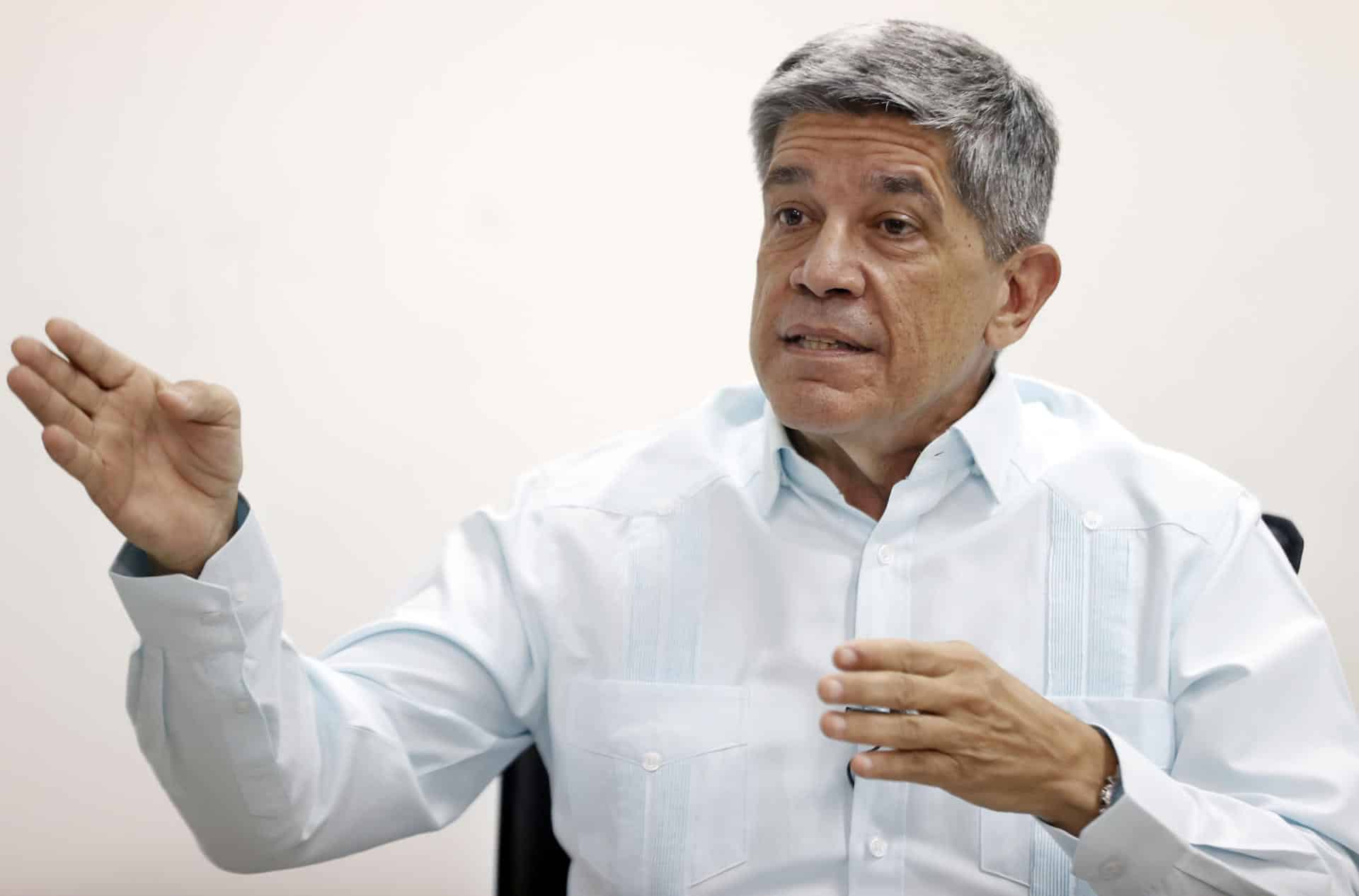 Fotografía de archivo del viceministro de Relaciones Exteriores de Cuba, Carlos Fernández de Cossío, durante una entrevista con EFE, en La Habana (Cuba). EFE/Ernesto Mastrascusa