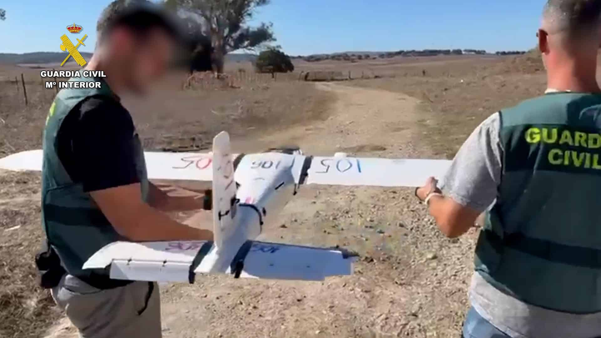 - La Guardia Civil, en colaboración con la Gendarmería marroquí, ha desmantelado una organización que tenía capacidad de introducir en España 200 kilos de hachís en una sola noche a través de drones artesanales. EFE/Guardia Civil SOLO USO EDITORIAL/SOLO DISPONIBLE PARA ILUSTRAR LA NOTICIA QUE ACOMPAÑA (CRÉDITO OBLIGATORIO)