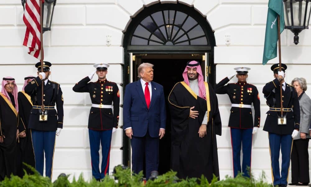 Fotografía del presidente de Estados Unidos, Donald Trump, y el príncipe heredero saudí, Mohamed bin Salmán. EFE/Anna Rose Layden