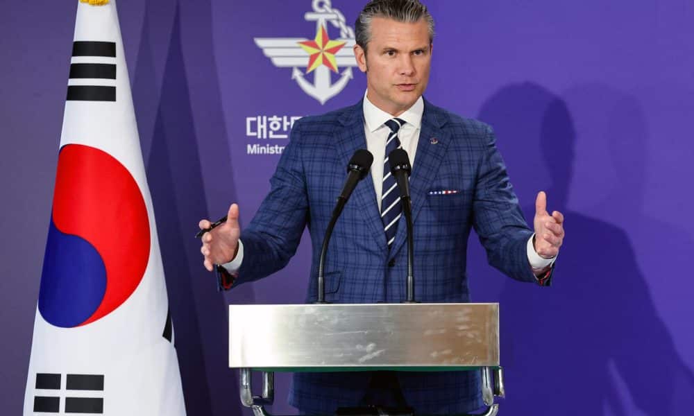 El secretario de Guerra de EE.UU., Pete Hegseth, habla durante una conferencia de prensa después de concluir la 57ª Reunión Consultiva de Seguridad en el Ministerio de Defensa en Seúl, Corea del Sur, el 4 de noviembre de 2025. EFE/EPA/YONHAP / POOL SOUTH KOREA OUT