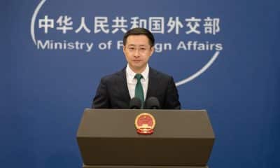 Foto de archivo del portavoz de Ministerio Extranjero de China Lin Jian durante una rueda de prensa en Pekín el 9 abril de 2025. Pekín advirtió este viernes a EEUU de que Taiwán es su "línea roja inviolable", después de que Washington aprobase la posible venta a Taiwán de repuestos y piezas de reparación de aeronaves militares por un total de 330 millones de dólares. EFE/EPA/JESSICA LEE