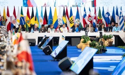 Fotografía cedida por la Cancillería de Colombia del presidente de Colombia Gustavo Petro (c), hablando en la IV Cumbre CELAC-UE este domingo, en Santa Marta (Colombia). EFE/ Cancillería de Colombia