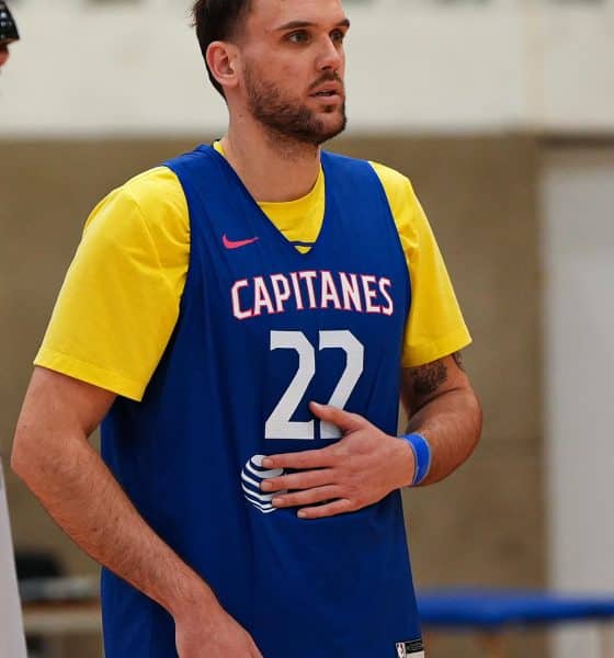 Fotografía cedida por Capitanes de la Ciudad de México, del jugador chileno Felipe Hasse durante un entrenamiento en la Ciudad de México (México). EFE/Capitanes de la Ciudad de México/SOLO USO EDITORIAL/NO VENTAS/SOLO DISPONIBLE PARA ILUSTRAR LA NOTICIA QUE ACOMAPAÑA (CRÉDITO OBLIGATORIO)