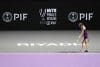 La kazaja Elena Rybakina en acción contra la estadounidense Jessica Pegula en las semifinales de las WTA Finals 2025 en Riyadh, Arabia Saudí. FE/EPA/STR