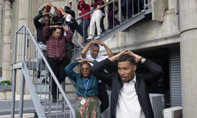 Personas participan en un simulacro de evacuación por terremoto convocado por el Centro de Operaciones de Emergencias (COE) este miércoles, en Santo Domingo (República Dominicana). EFE/ Orlando Barría