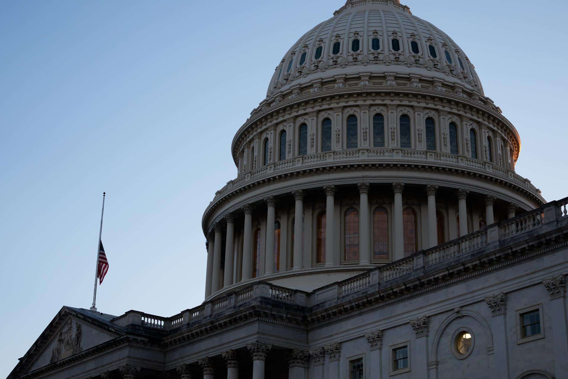 Fotografía del Capitolio de Estados Unidos. EFE/Aaron Schwartz
