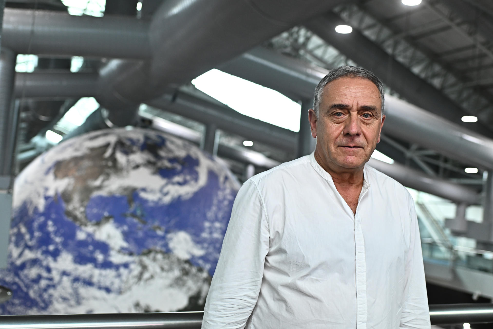 El empresario español Josep Puxeu, presidente de la organización que gestiona el reciclaje de residuos en España, Ecoembes, afirmó que la Unión Europea tendría que ser un actor "absolutamente activo" para enfrentar la crisis climática, pero decidió asumir una posición "muy poco proactiva" en la cumbre climática COP30. EFE/Andre Borges