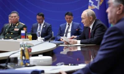 El presidente ruso Vladimir Putin (2-R) asiste a una reunión ampliada del Consejo de Seguridad de la Organización del Tratado de Seguridad Colectiva (CSTO) en el edificio de la Administración Presidencial Yntymak Ordo en Biskek, Kirguistán, 27 de noviembre de 2025. La cumbre de la CSTO se celebra el 27 de noviembre y abordará la cooperación regional en materia de seguridad, adoptará una declaración conjunta y considerará al próximo secretario general. (Kirguistán) EFE/EPA/ALEXANDER KAZAKOV / SPUTNIK / KREMLIN POOL MANDATORY CREDIT