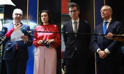 El director general de la Agencia Espacial Europea (ESA), Josef Aschbacher, la ministra alemana de Investigación, Tecnología y Espacio, Dorothee Baer; ​​el ministro francés de Educación Superior, Investigación y Espacio, Philippe Baptiste; y el ministro italiano de Economía, Adolfo Urso, durante una declaración en la reunión del Consejo de la ESA a nivel ministerial en Bremen, Alemania, el 27 de noviembre de 2025. EFE/EPA/CLEMENS BILAN