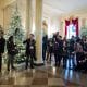 Periodistas asisten a la presentación de la decoración navideña de la Casa Blanca, en Washington DC, Estados Unidos. Imagen de archivo. EFE/JIM LO SCALZO