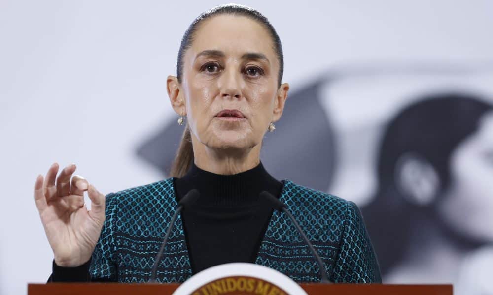 La presidenta de México, Claudia Sheinbaum, habla en una rueda de prensa este martes, en el Palacio Nacional de Ciudad de México (México). EFE/ Sáshenka Gutiérrez