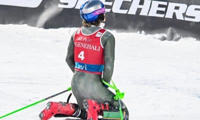 El esquiador brasileño Lucas Pinheiro Braathen celebra la victoria en la Copa del Mundo de Esquí Alpino de la FIS en Levi, Finlandia. EFE/EPA/KIMMO BRANDT