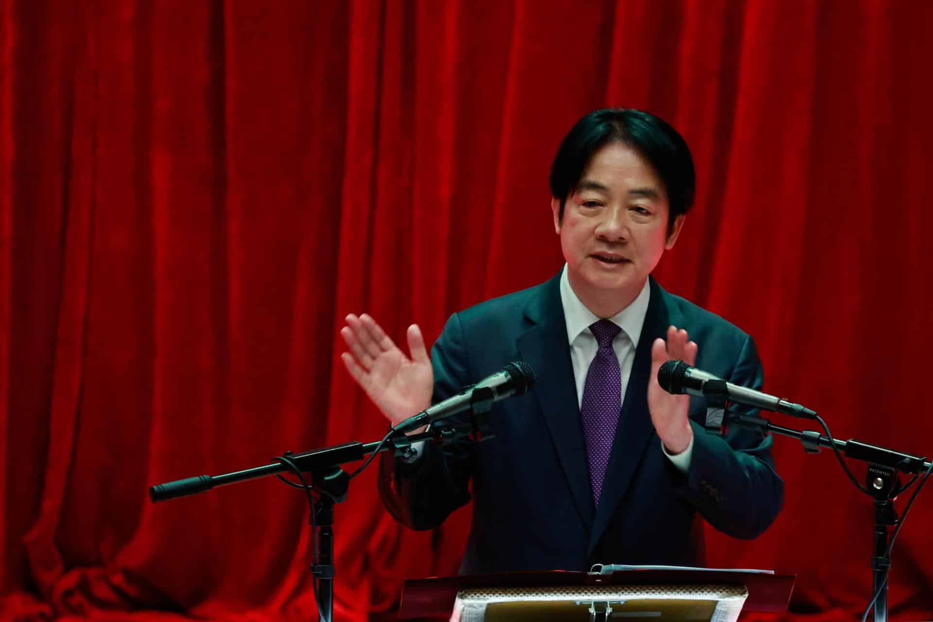 Imagen de archivo que muestra al presidente de Taiwán, William Lai, pronunciando un discurso durante una ceremonia en honor a oficiales y soldados por su servicio, el 2 de septiembre de 2025 en Taipéi. EFE/EPA/RITCHIE B. TONGO