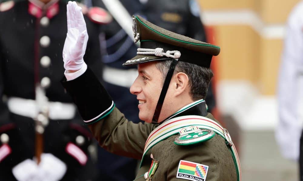 Edmand Lara, electo vicepresidente de Bolivia, llega para asistir al acto de investidura este sábado, en la plaza Murillo en La Paz (Bolivia). EFE/ Juan Ignacio Roncoroni
