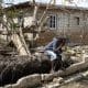 Un joven descansa frente a una casa llena de escombros tras el paso del huracán Melissa este lunes, en Falmouth (Jamaica) en una imagen reciente. EFE/Orlando Barría