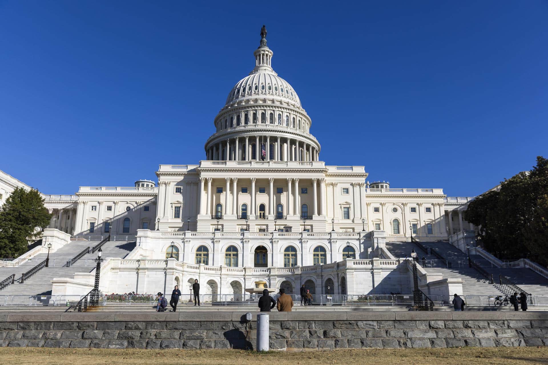 EFE/EPA/JIM LO SCALZO