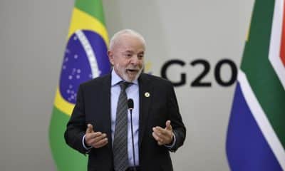 El presidente brasileño, Luiz Inacio Lula da Silva, comparece ante los medios informativos durante la cumbre del G20 en la ciudad sudafricana de Johannesburgo.EFE/EPA/Kim Ludbrook
