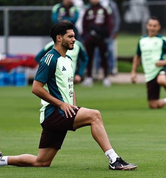 Raúl Jiménez de la selección mexicana de fútbol participa en un entrenamiento en el Centro de Alto Rendimiento en Ciudad de México (México). Fotografía de archivo. EFE/Sáshenka Gutiérrez