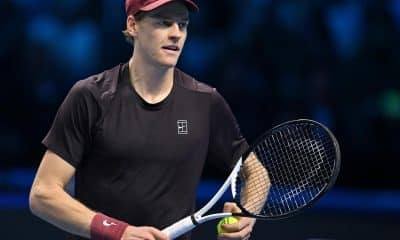 El italiano Jannik Sinner celebra su victoria en semifinales ante el australiano Alex De Minaur en Turín Italia. EFE/EPA/ALESSANDRO DI MARCO
