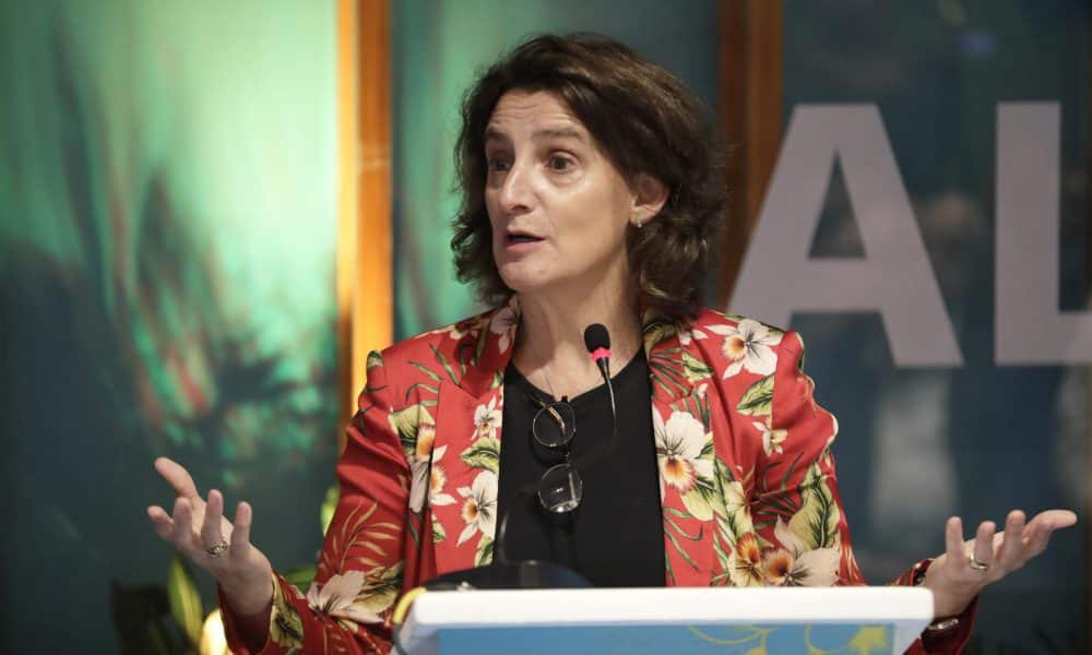 La vicepresidenta para una Transición Limpia, Justa y Competitiva de la Comisión Europea, Teresa Ribera, habla este lunes, en Santa Marta (Colombia). EFE/ Carlos Ortega