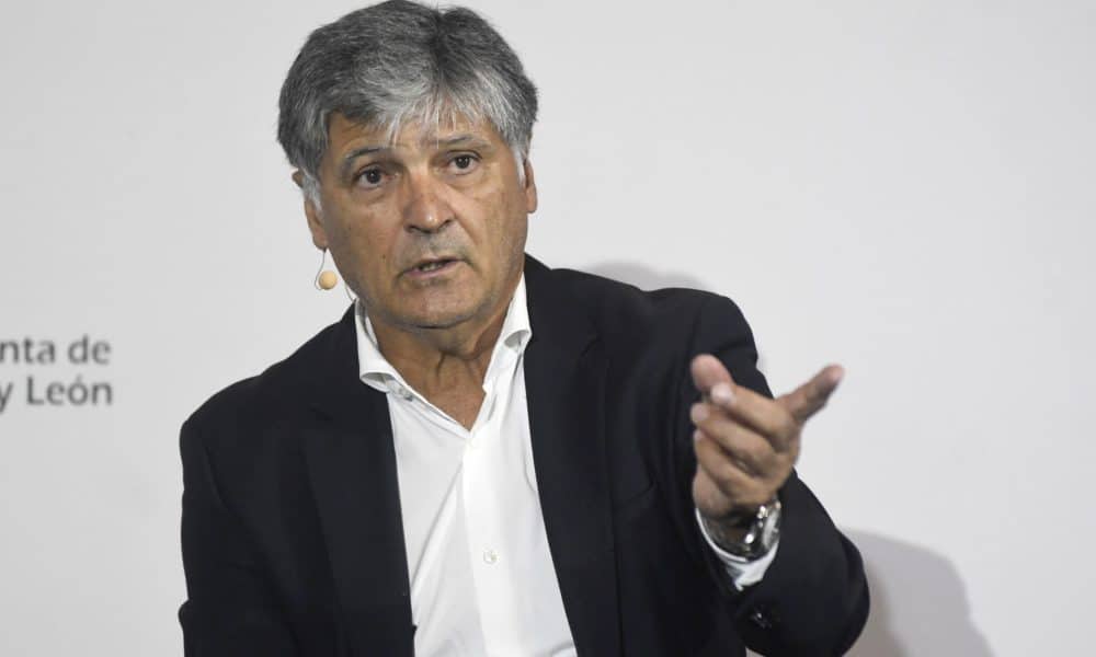 Foto de archivo l entrenador y preparador Toni Nadal imparte la jornada sobre Educación en Valores celebrada este martes en el Conservatorio Profesional de Música de Segovia. EFE/PABLO MARTIN