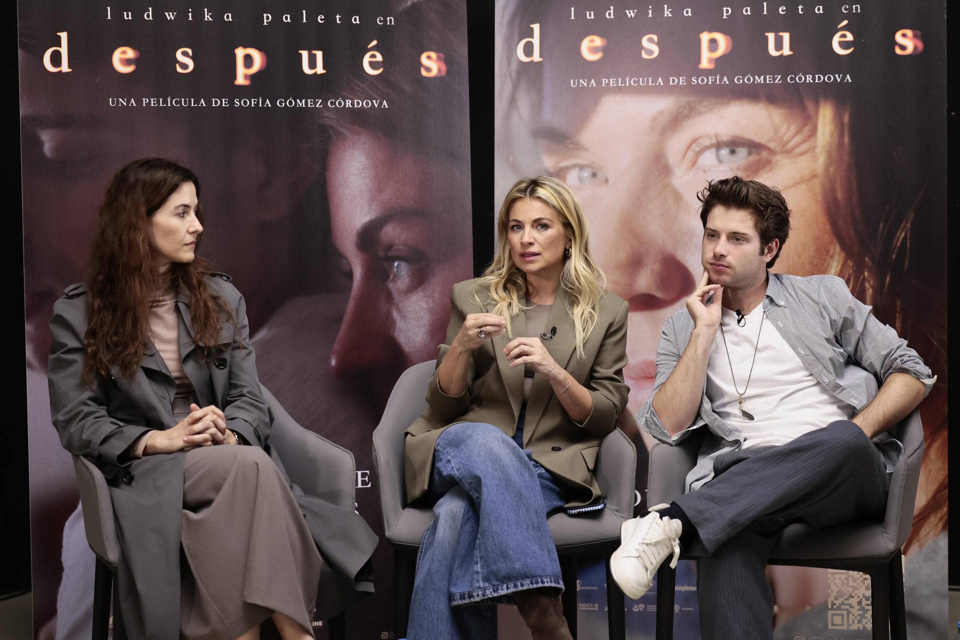 De izquierda a derecha, la directora de la película ‘Después’, Sofía Gómez, y los protagonistas del largometraje, Ludwika Paleta y su hijo Nicolás Haza, hablan en una entrevista con EFE este lunes, en Ciudad de México (México). El filme enfoca el debate en la maternidad y la lucha de una madre por reconstruir su vida tras la ambigua muerte de su hijo. EFE/José Méndez