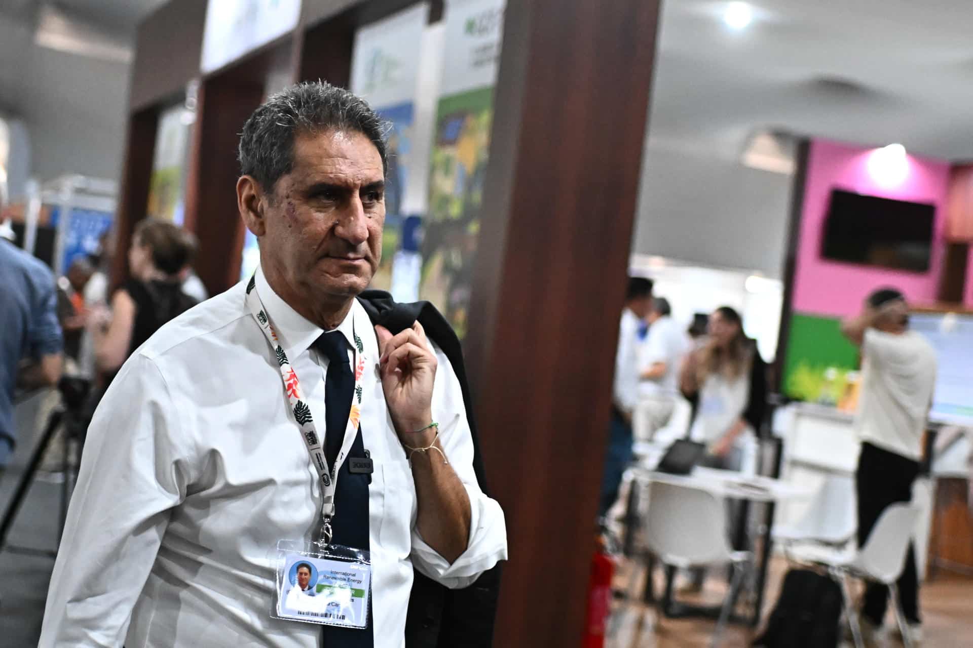 El director general de la Agencia Internacional de Energías Renovables (Irena), Francesco La Camera, habla durante una entrevista con EFE este jueves en el Centro de Convenciones Hangar, en Belém (Brasil). EFE/Andre Borges