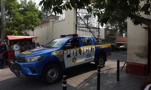 Fotografía de archivo, tomada el pasado 15 de abril, de una patrulla de la Policía de Guatemala, a la salida de las instalaciones del Instituto Nacional de Ciencias Forenses (INACIF), en la capital gutaemalteca. EFE/Mariano Macz.