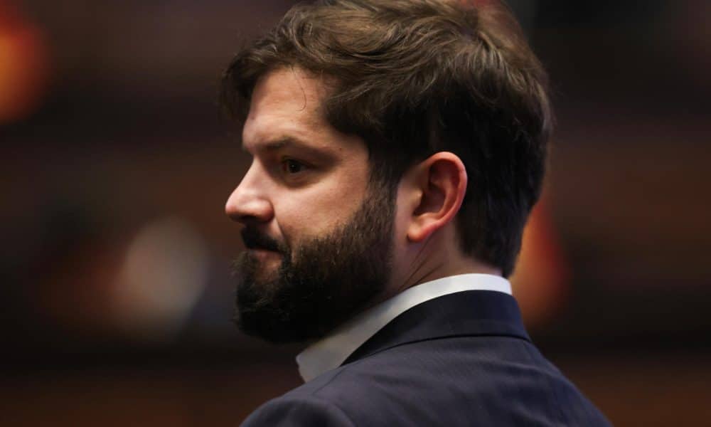 El presidente de Chile, Gabriel Boric, fue captado el pasadi 8 de noviembre la asistir a la investidura del presidente de Bolivia, Rodrigo Paz Pereira, en La Paz (Bolivia). EFE/Luis Gandarillas/Pool