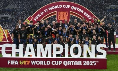 La selección de Portugal celebra la conquista del título mundial sub-17 tras imponerse a Austria en la final de la competición disputada en Catar. EFE/ NOUSHAD THEKKAYIL