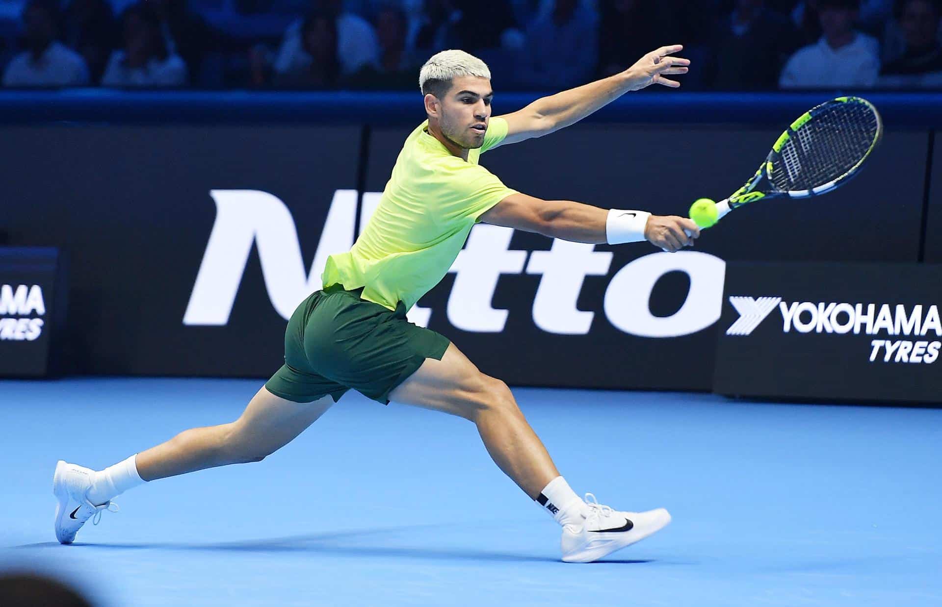 El tenista español Carlos Alcaraz durante el partido ante el estadounidense Taylor Fritz, el pasado 11 de noviembre, en las ATP Finals disputadas en Turín. EFE/EPA/ALESSANDRO DI MARCO
