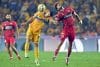 Juan Brunetta (i) de Tigres disputa el balón con Jesús Gómez de Tijuana este sábado en el partido que ha clasificado al equipo felino en el estadio Universitario de San Nicolás de Los Garza a las semifinales del Torneo Apertura mexicano. EFE/ Miguel Sierra

