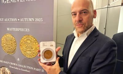 GINEBRA, 15/11/2025.- El presidente de la firma Numismatica Genevensis, Frank Baldacci, muestra una destacada moneda de la historia española que se subastará próximamente. El centén segoviano de 1609, una enorme moneda de oro de la época de Felipe III que en 2009 se convirtió en la más cara de la numismática española al subastarse por 800.000 euros, vuelve a ponerse a la venta en Ginebra, a un precio de salida de dos millones de francos (2,17 millones de euros). EFE/Antonio Broto