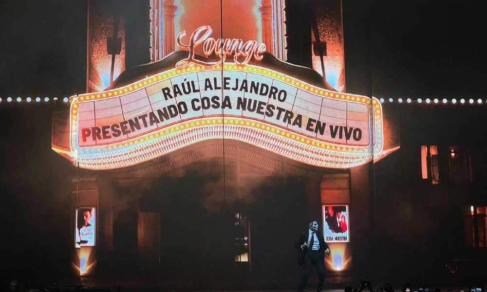 Fotografía cedida por Los Sensei donde se observa al cantante puertorriqueño Rauw Alejandro durante un concierto este martes, en Ciudad de México (México). EFE/Los Sensei